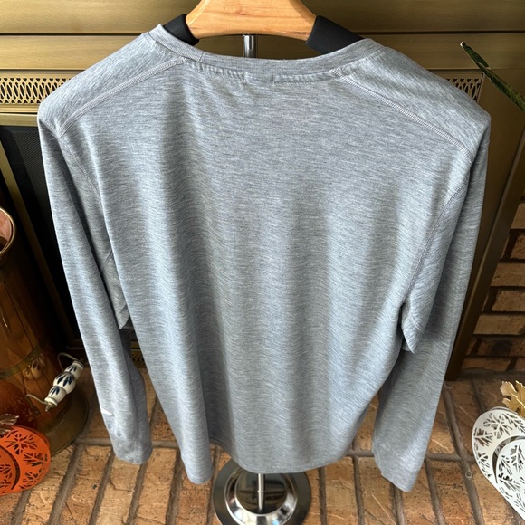 Brooks Men’s Run Merry Long Sleeve Shirt Size Medium - Picture 4 of 5